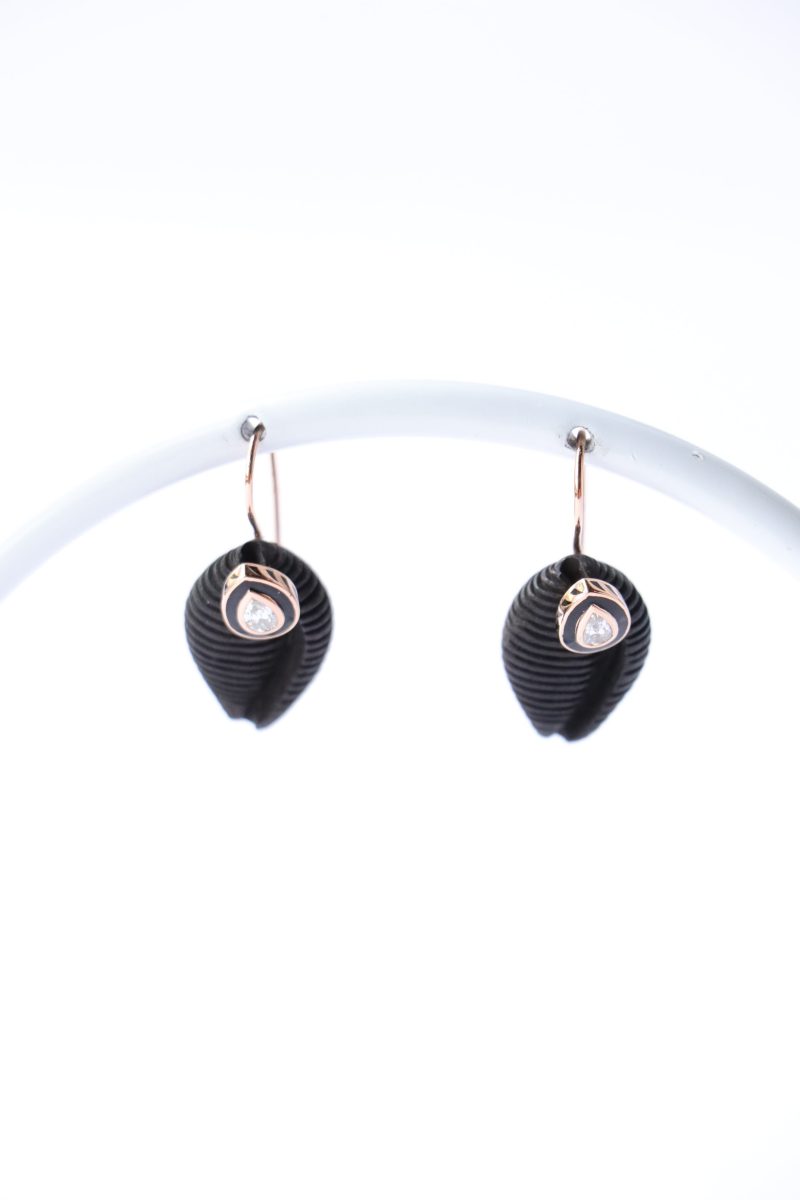 dezso ebony cowry enamel earrings jewelry dezso 131155