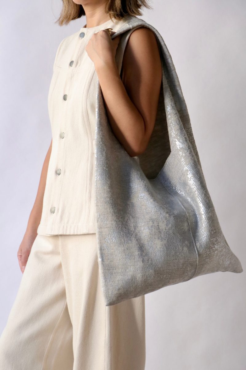 lauren manoogian foil bag in silver carrara accessories lauren manoogian 365397