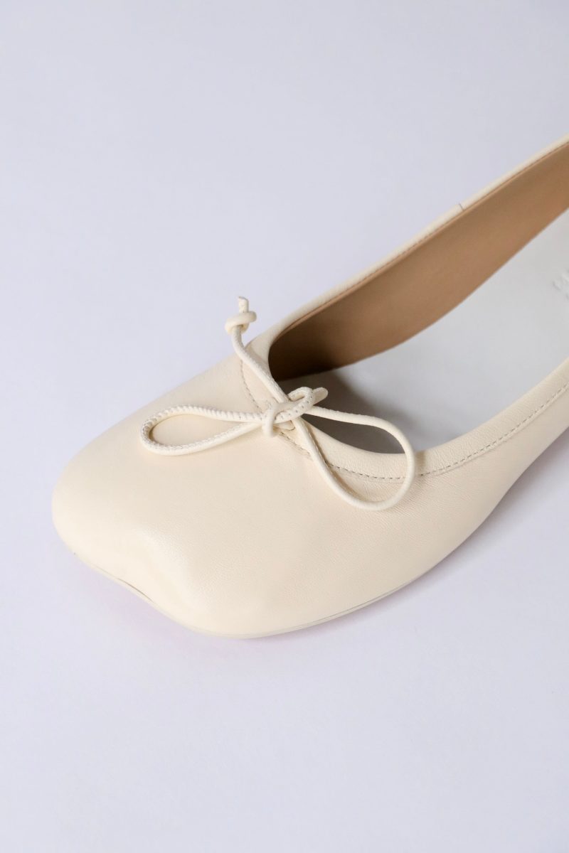 mm6 maison margiela anatomic ballerinas in cream shoes mm6 maison margiela 921240