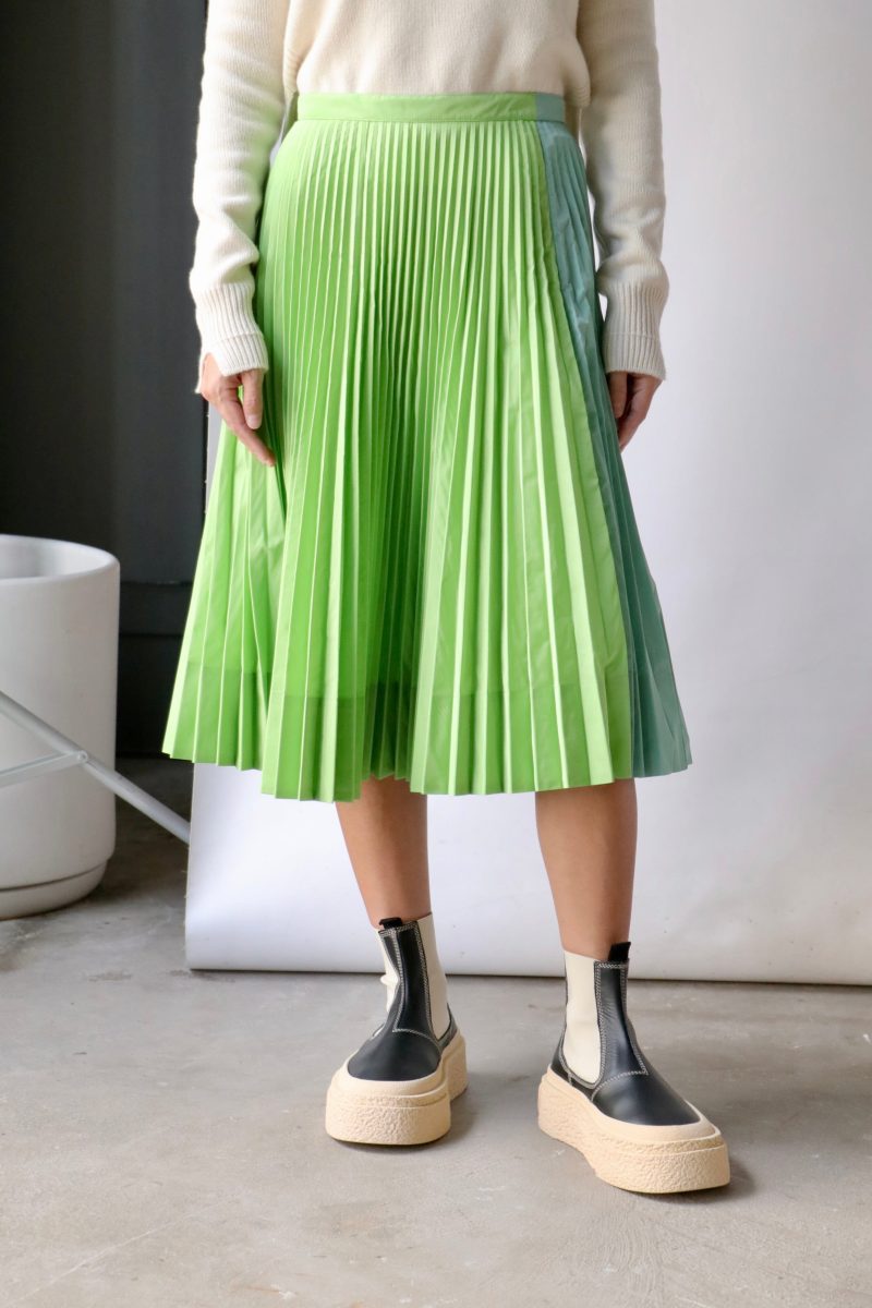 plan c pleated taffeta skirt in pistachio bottoms plan c 112594