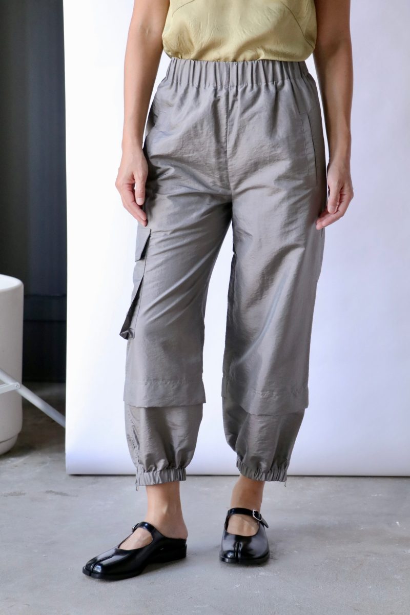 tibi crispy nylon wilt pull on jogger in grey bottoms tibi 740927