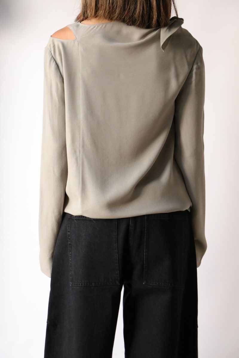 tibi feather weight eco crepe benedict top in grey tops blouses tibi 835633