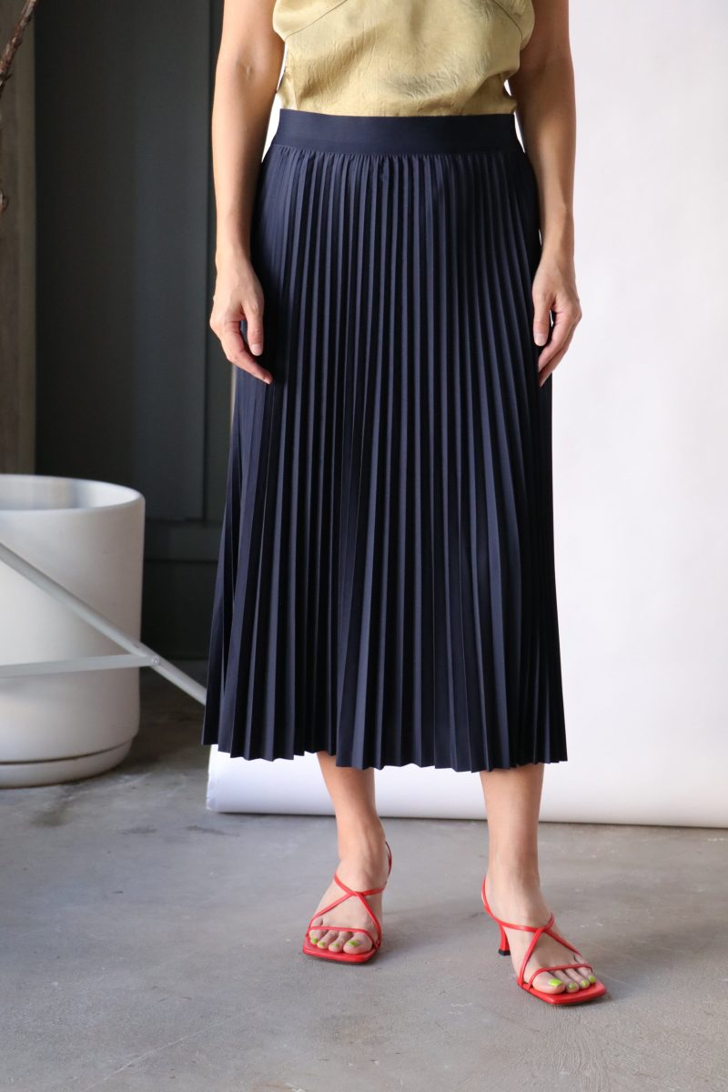 tibi nylon pleating sunray pullon skirt in navy bottoms tibi 727518