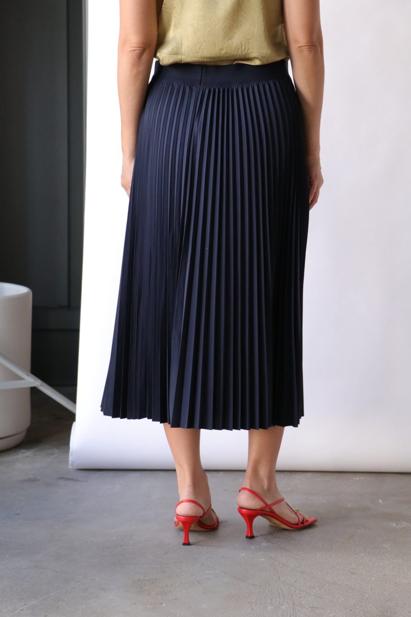 tibi nylon pleating sunray pullon skirt in navy bottoms tibi 861967